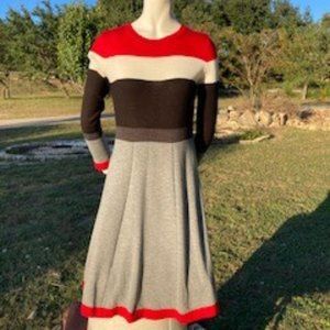 Jessica Howard{JH} Color blocked Sweater  dress. Pullover style, scooped neck